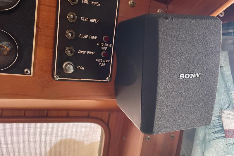 Slide: The Image of Control panel and Sony speaker on 1986 Monk 36 Trawler boat. - 9