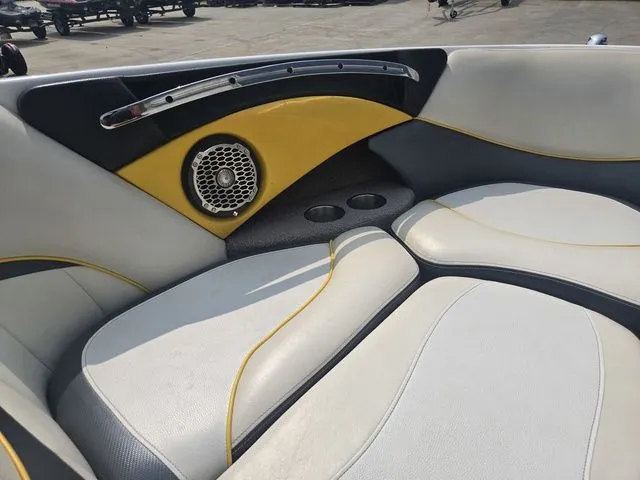 Slide: The Image of Malibu Wakesetter 23 LSV 2012 - 12