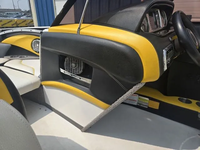 Slide: The Image of Malibu Wakesetter 23 LSV 2012 - 14