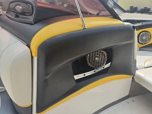 Slide: The Image of Malibu Wakesetter 23 LSV 2012 - 15