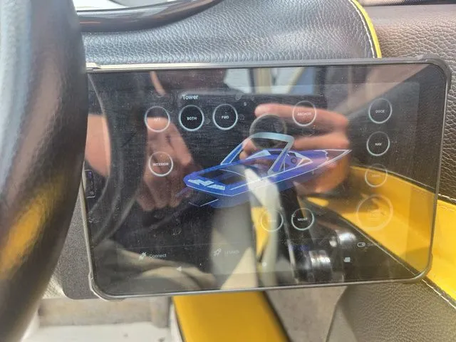 Slide: The Image of Malibu Wakesetter 23 LSV 2012 - 16