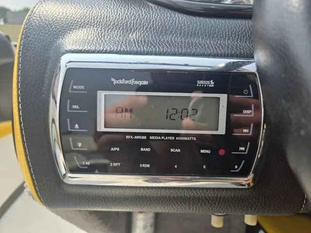 Slide: The Image of Malibu Wakesetter 23 LSV 2012 - 18