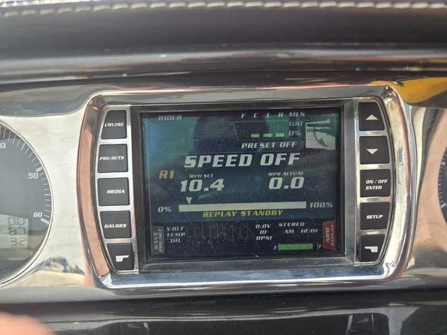 Slide: The Image of Malibu Wakesetter 23 LSV 2012 - 20