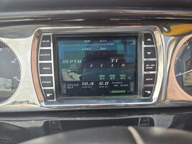 Slide: The Image of Malibu Wakesetter 23 LSV 2012 - 22