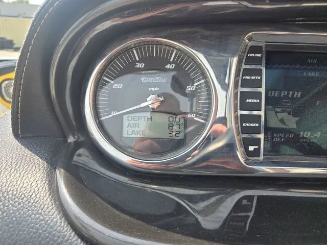 Slide: The Image of Malibu Wakesetter 23 LSV 2012 - 23