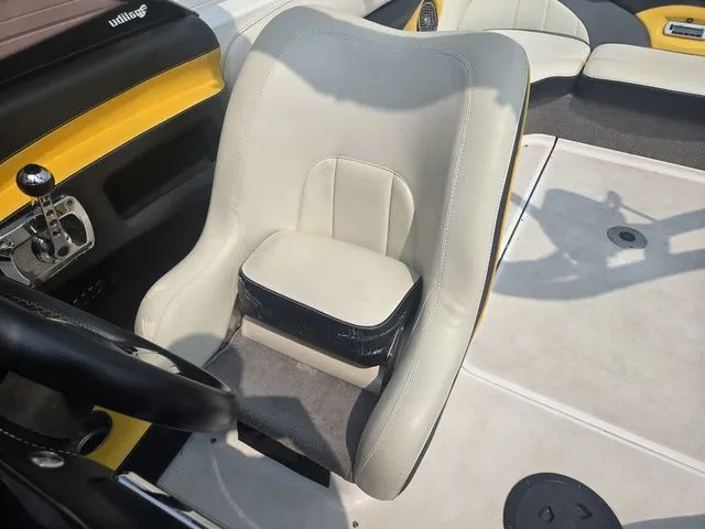 Slide: The Image of Malibu Wakesetter 23 LSV 2012 - 26