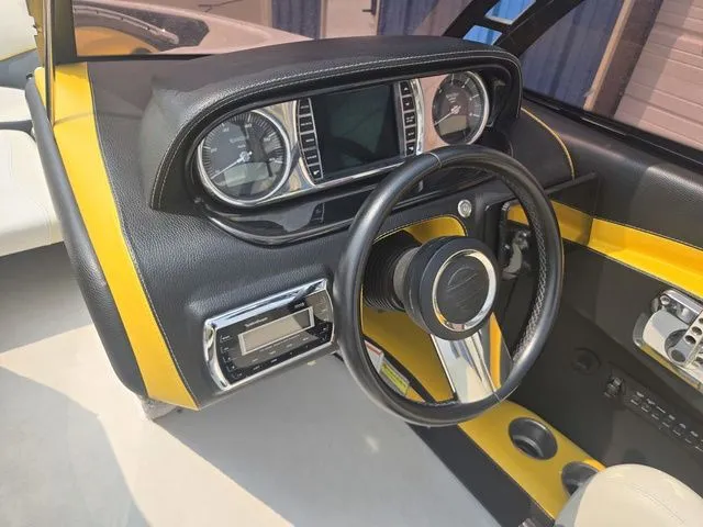 Slide: The Image of Malibu Wakesetter 23 LSV 2012 - 28