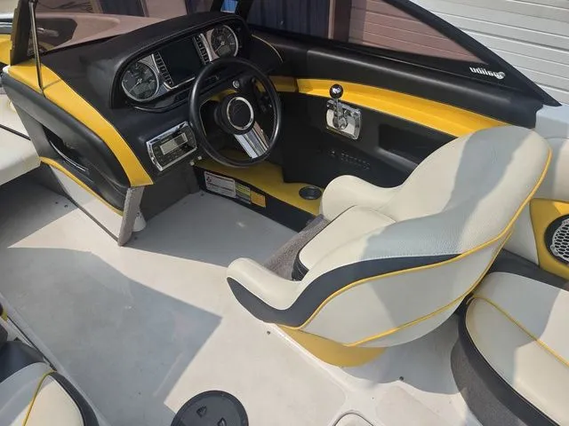 Slide: The Image of Malibu Wakesetter 23 LSV 2012 - 29