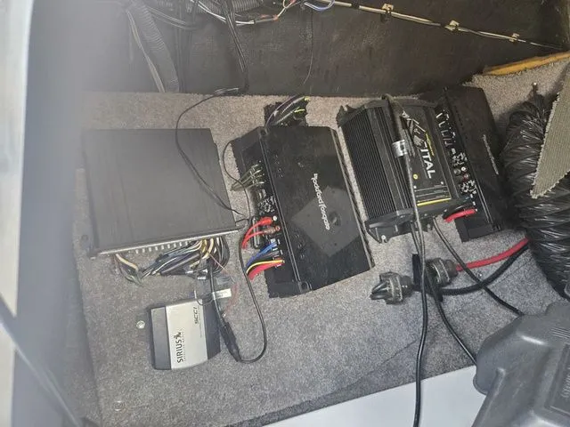 Slide: The Image of Malibu Wakesetter 23 LSV 2012 - 3