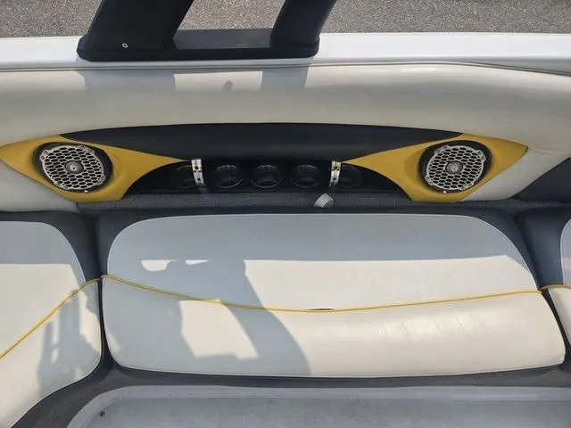 Slide: The Image of Malibu Wakesetter 23 LSV 2012 - 31