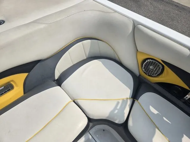 Slide: The Image of Malibu Wakesetter 23 LSV 2012 - 32