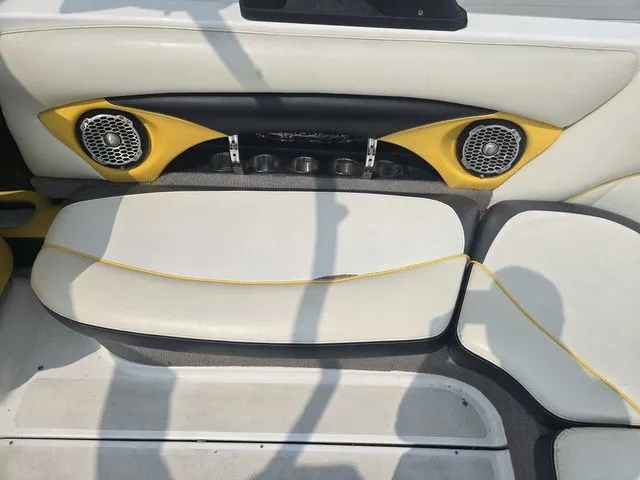 Slide: The Image of Malibu Wakesetter 23 LSV 2012 - 35