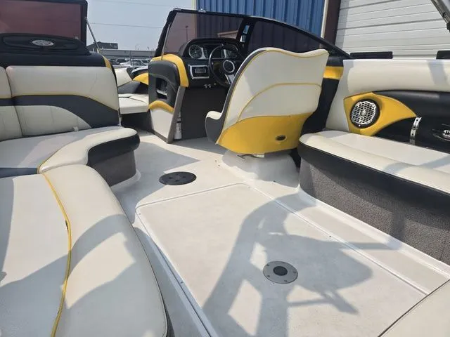 Slide: The Image of Malibu Wakesetter 23 LSV 2012 - 36