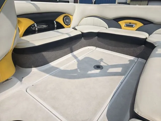 Slide: The Image of Malibu Wakesetter 23 LSV 2012 - 38