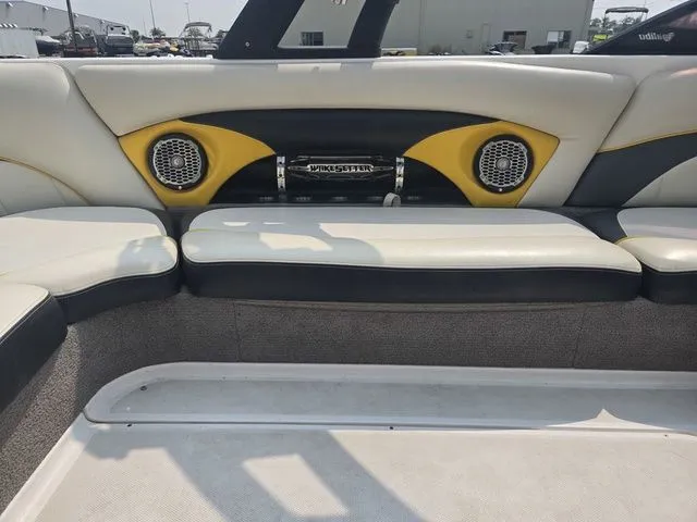 Slide: The Image of Malibu Wakesetter 23 LSV 2012 - 40