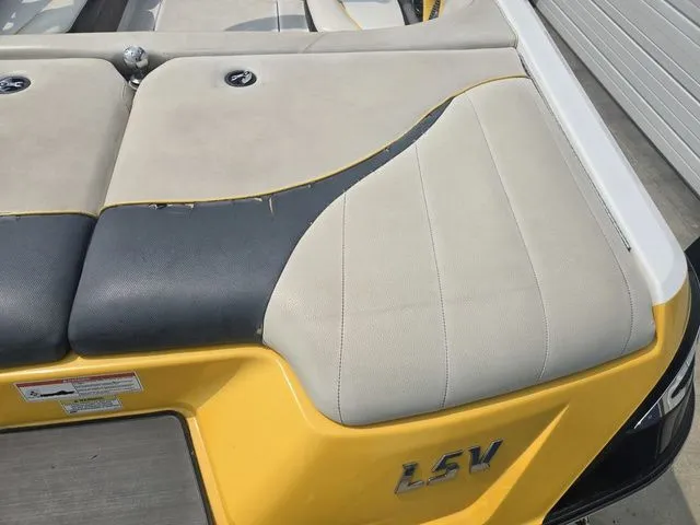 Slide: The Image of Malibu Wakesetter 23 LSV 2012 - 45