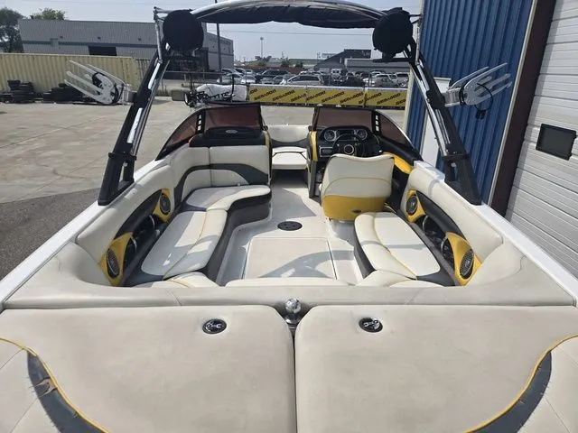 Slide: The Image of Malibu Wakesetter 23 LSV 2012 - 47