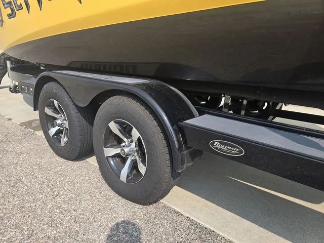 Slide: The Image of Malibu Wakesetter 23 LSV 2012 - 49