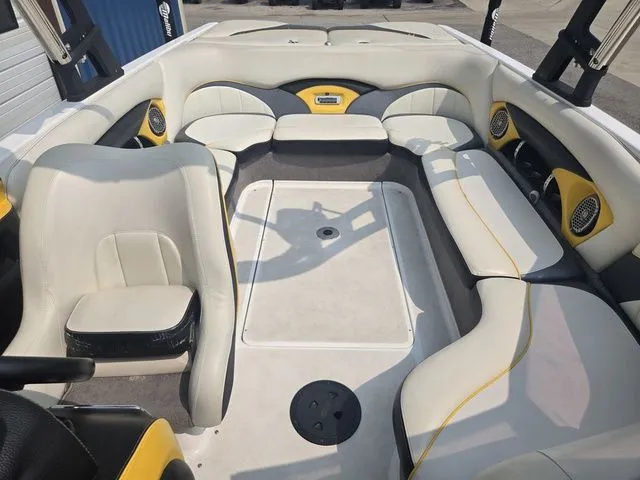 Slide: The Image of Malibu Wakesetter 23 LSV 2012 - 5