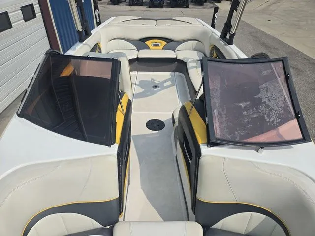 Slide: The Image of Malibu Wakesetter 23 LSV 2012 - 6