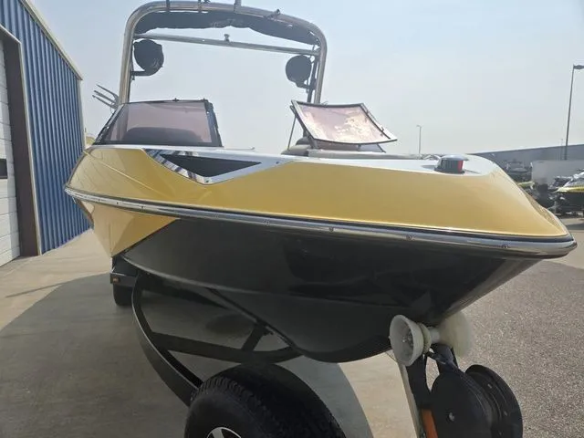 Slide: The Image of Malibu Wakesetter 23 LSV 2012 - 60