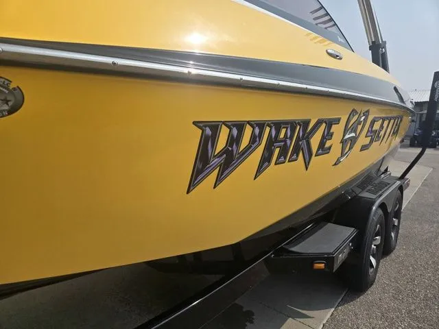 Slide: The Image of Malibu Wakesetter 23 LSV 2012 - 64