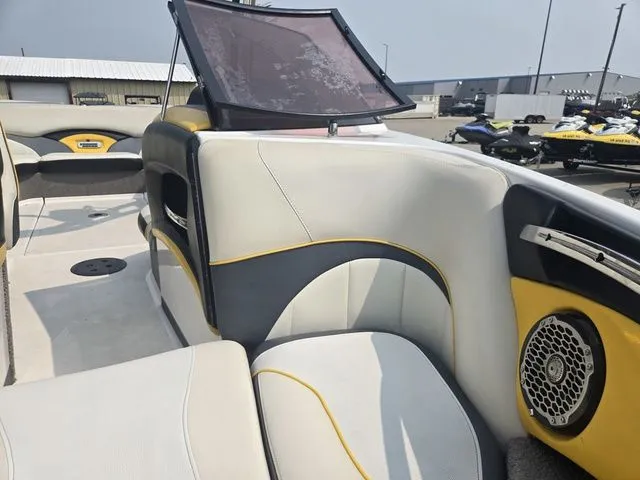 Slide: The Image of Malibu Wakesetter 23 LSV 2012 - 7