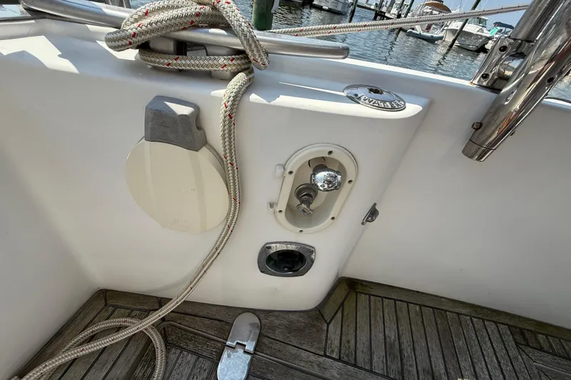 Slide: The Image of 2007 Beneteau Swift Trawler 42 deck with ropes and water connection. - 14