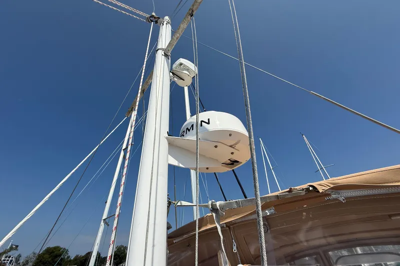 Slide: The Image of 2007 Beneteau Swift Trawler 42 mast with radar equipment against clear blue sky. - 21