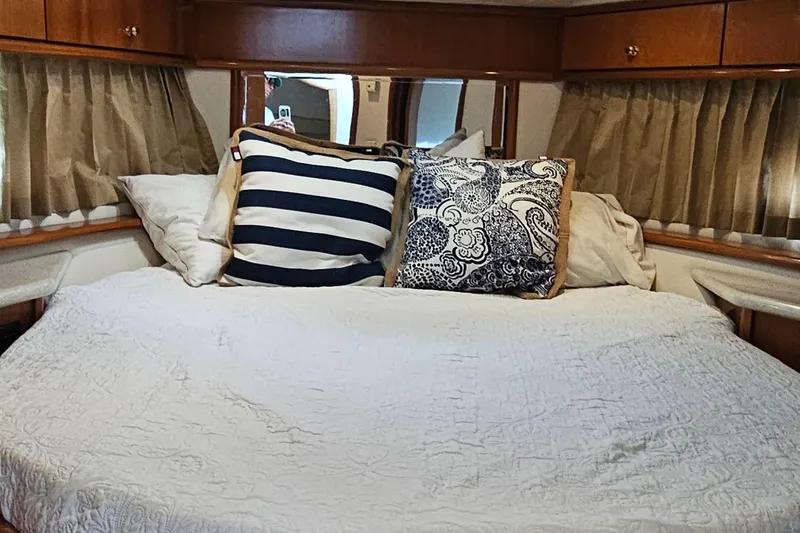 Slide: The Image of Interior of 2002 Carver 410 Sport Sedan with cozy bed and decorative pillows. - 26