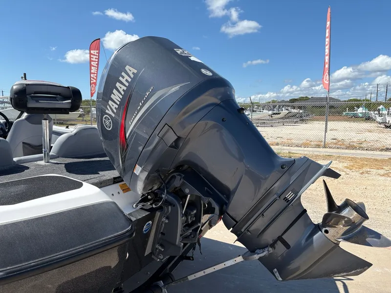 Slide: The Image of Skeeter SL210 2009 - 10