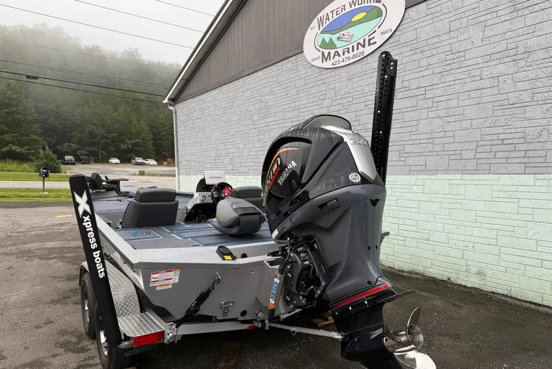 Slide: The Image of 2026 Xpress X19 Pro boat with Yamaha engine at Water World Marine. - 9