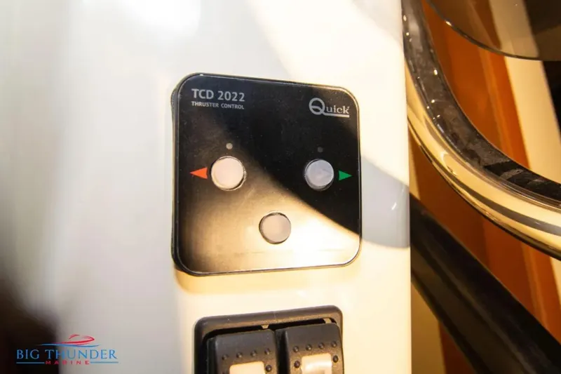 Slide: The Image of Thruster control panel on 2024 Capoforte FX270 boat, featuring TCD 2022 system. - 19