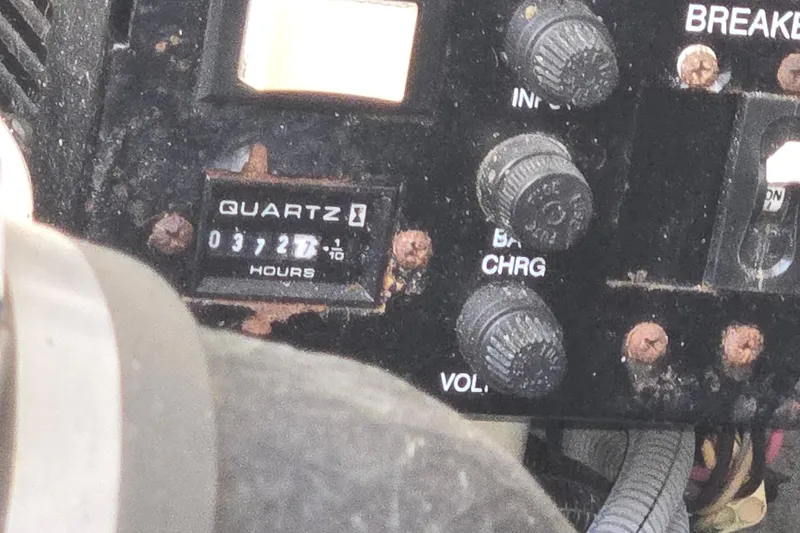 Slide: The Image of Control panel of a 2003 Sea Ray 340 Sundancer showing 3727.1 hours. - 28