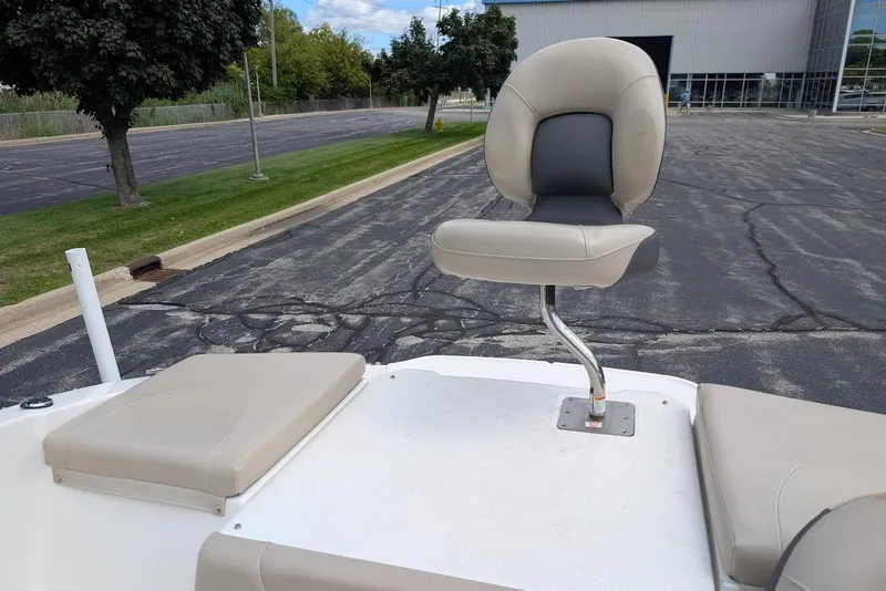 Slide: The Image of 2012 Chaparral 18 H2O Ski & Fish boat with swivel seat on deck. - 25