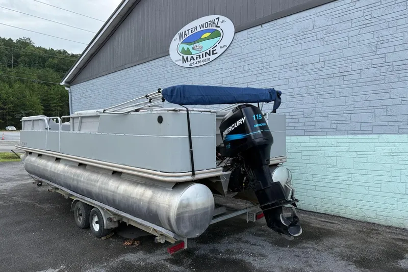 Slide: The Image of 1999 Sun Tracker PARTY BARGE 25 pontoon boat with Mercury 115 outboard motor at Water Workz Marine. - 7