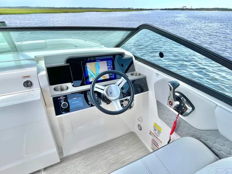 Slide: The Image of Sea Ray 250SD-OB 2023 - 14