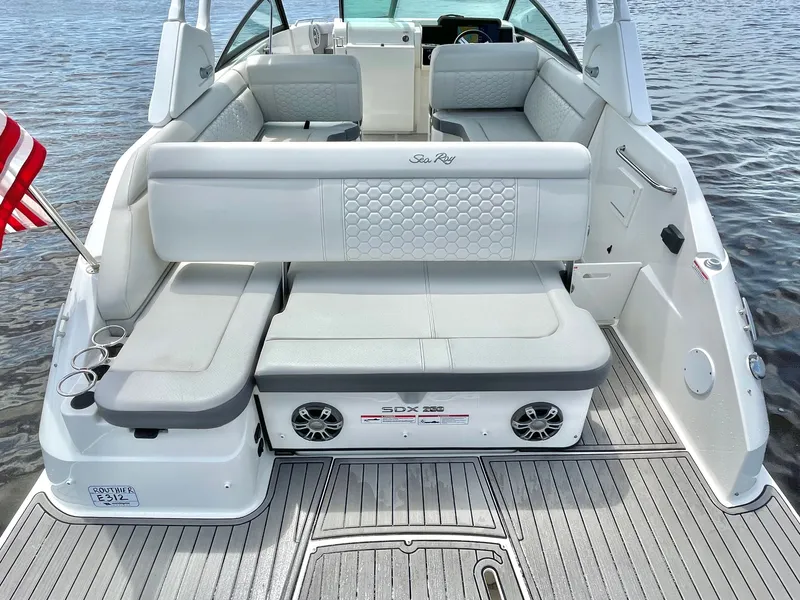 Slide: The Image of Sea Ray 250SD-OB 2023 - 21