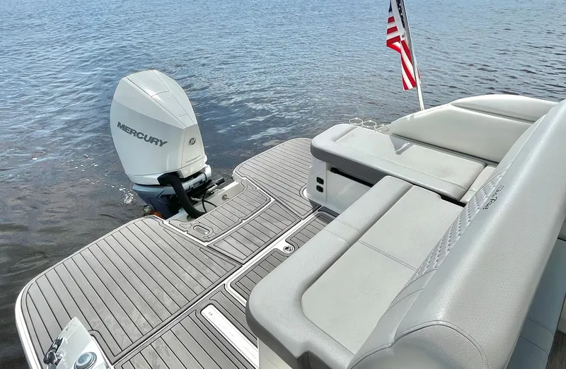 Slide: The Image of Sea Ray 250SD-OB 2023 - 24