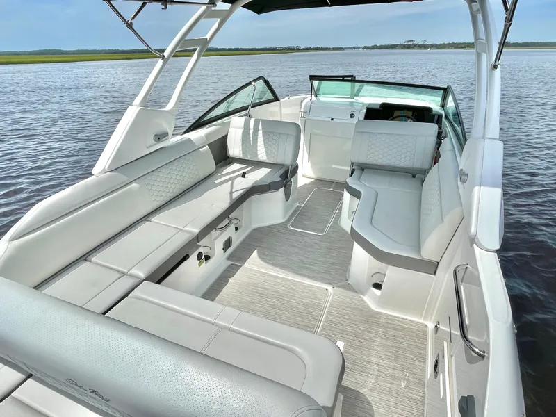 Slide: The Image of Sea Ray 250SD-OB 2023 - 25