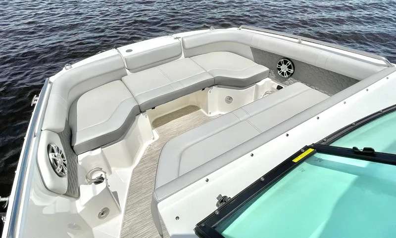 Slide: The Image of Sea Ray 250SD-OB 2023 - 28