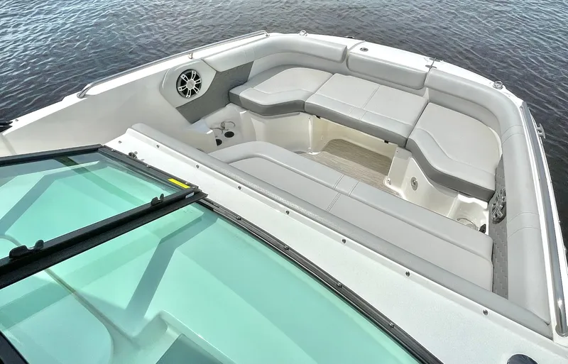 Slide: The Image of Sea Ray 250SD-OB 2023 - 29