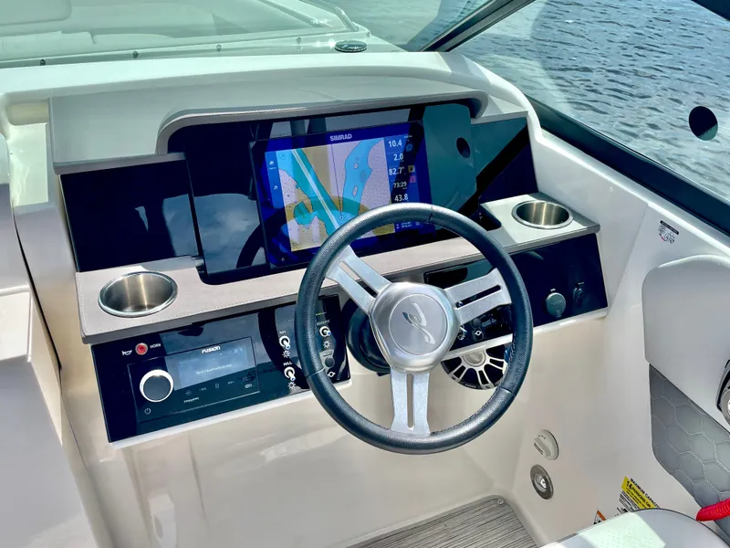 Slide: The Image of Sea Ray 250SD-OB 2023 - 30