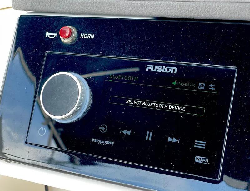 Slide: The Image of Sea Ray 250SD-OB 2023 - 34