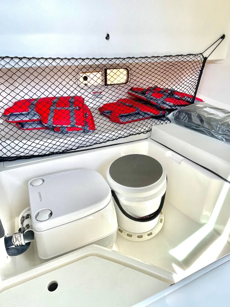 Slide: The Image of Sea Ray 250SD-OB 2023 - 36