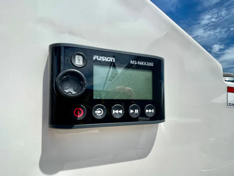 Slide: The Image of Sea Ray 250SD-OB 2023 - 41