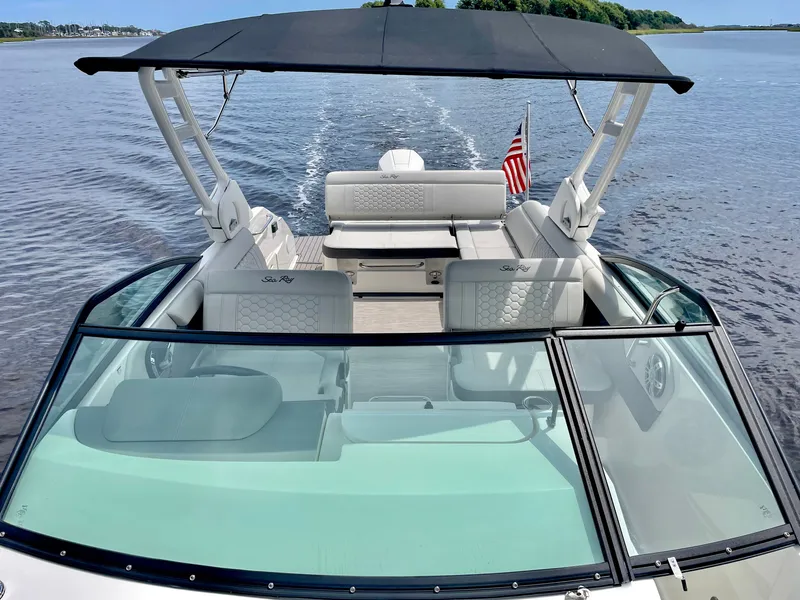 Slide: The Image of Sea Ray 250SD-OB 2023 - 51