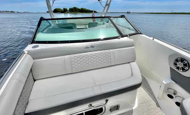 Slide: The Image of Sea Ray 250SD-OB 2023 - 52