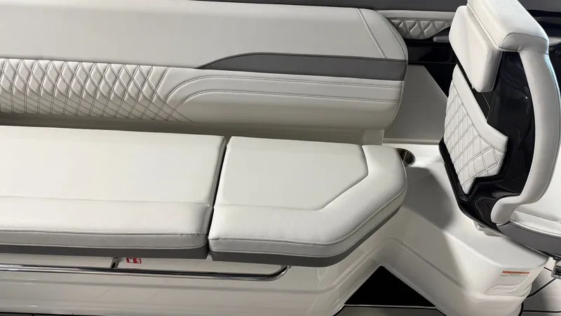 Slide: The Image of Sea Ray SLX 280 2026 - 49