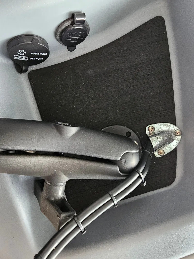 Slide: The Image of White River Tahoe Boats, T16 2021 - 25